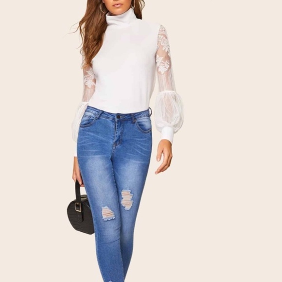 MARA Lace Sleeve Top - Picture 2 of 5